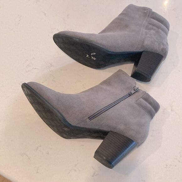 Vionic Jessie Boots Gray Suede Ankle Booties almond toe Chunky heel size 9 - Picture 2 of 7